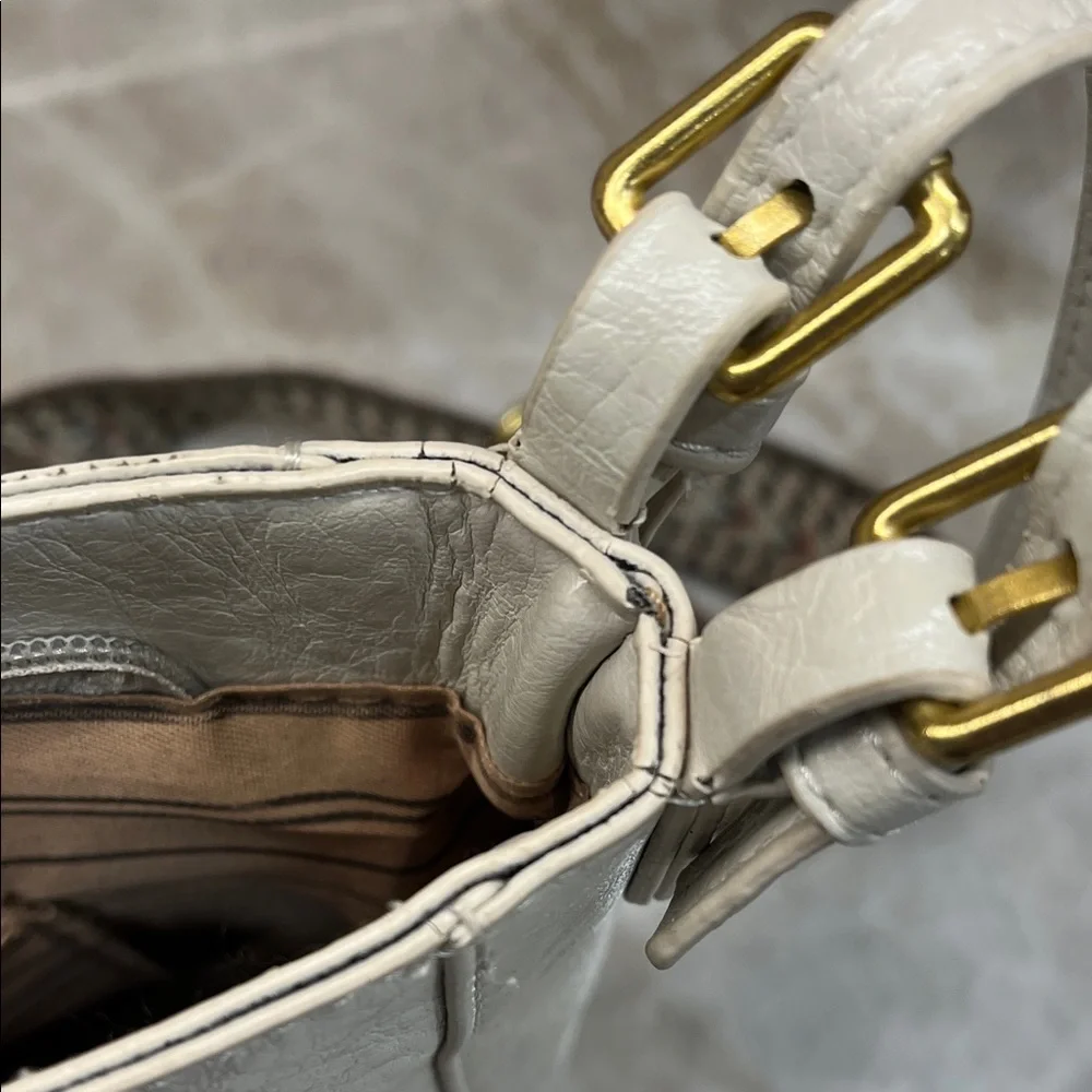 Women’s Cream Leather Crossbody Bag with Guitar Strap - Picture 5 of 12